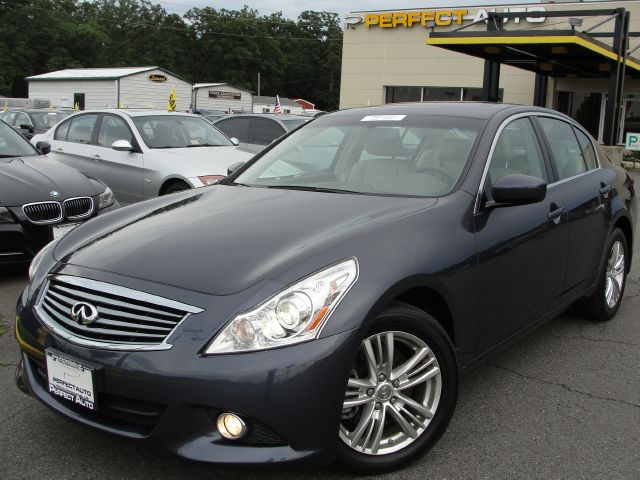 Infiniti G37x 2010 photo 2