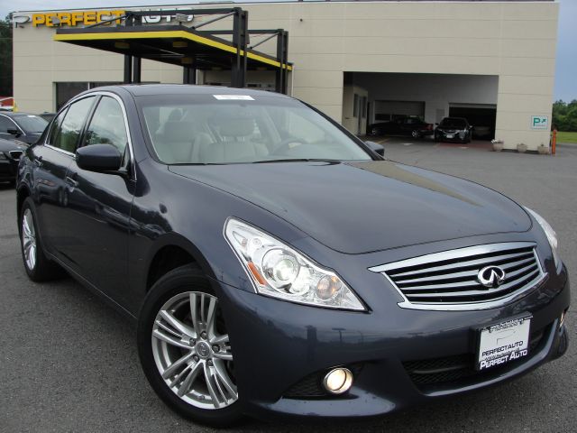 Infiniti G37x 2010 photo 4