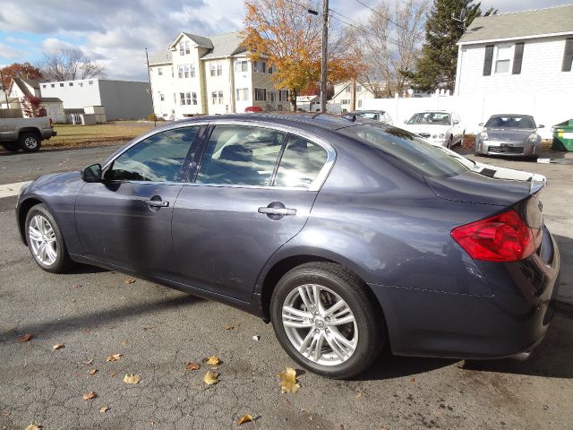 Infiniti G37x 2011 photo 2