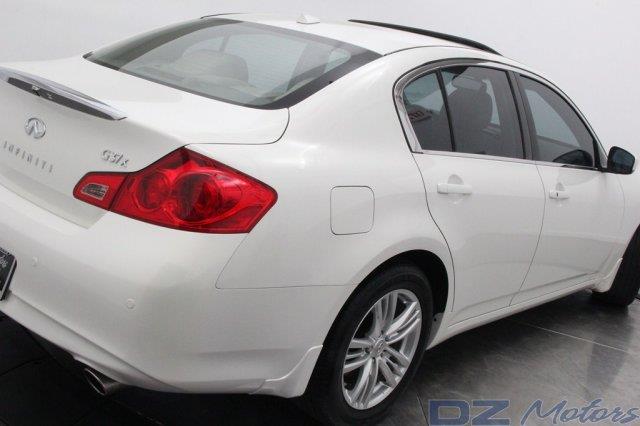 Infiniti G37x 2011 photo 17