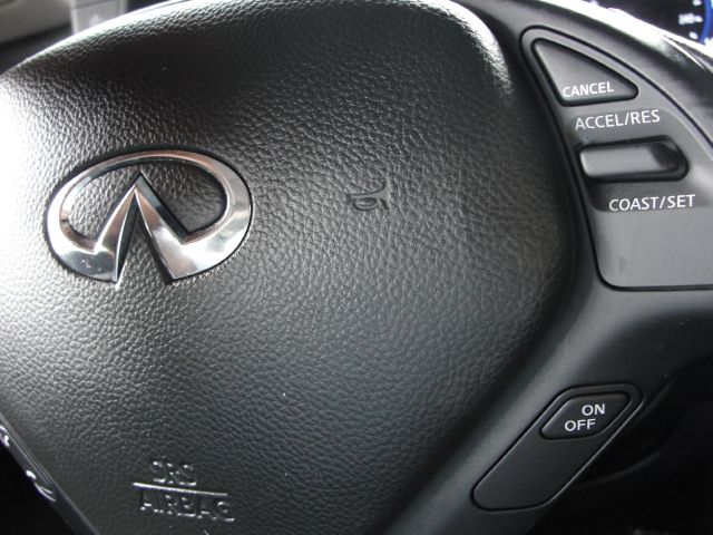 Infiniti G37x 2011 photo 14