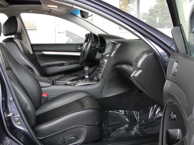 Infiniti G37x 2011 photo 19