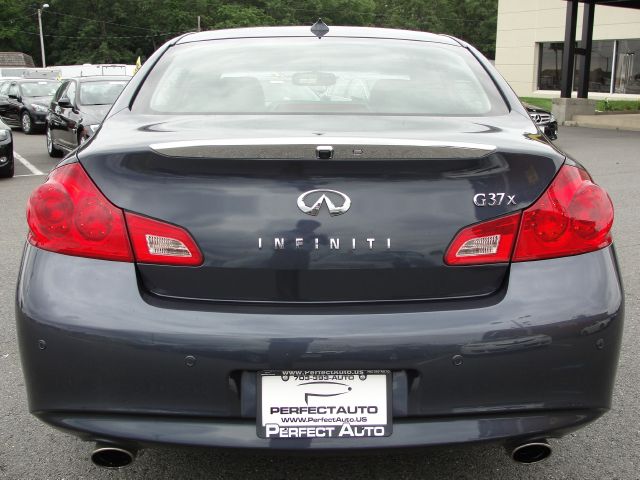 Infiniti G37x 2011 photo 21