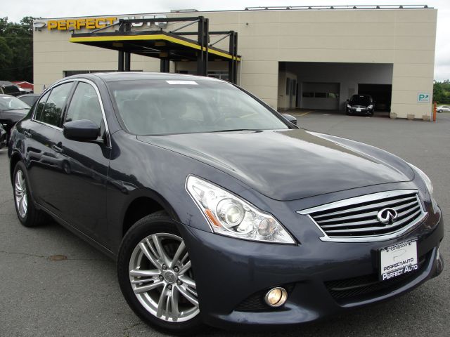 Infiniti G37x 2011 photo 22