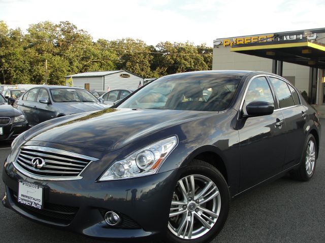 Infiniti G37x 2011 photo 3