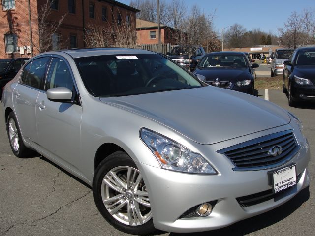 Infiniti G37x 2011 photo 3