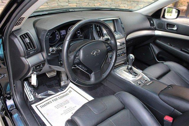 Infiniti G37x 2011 photo 18