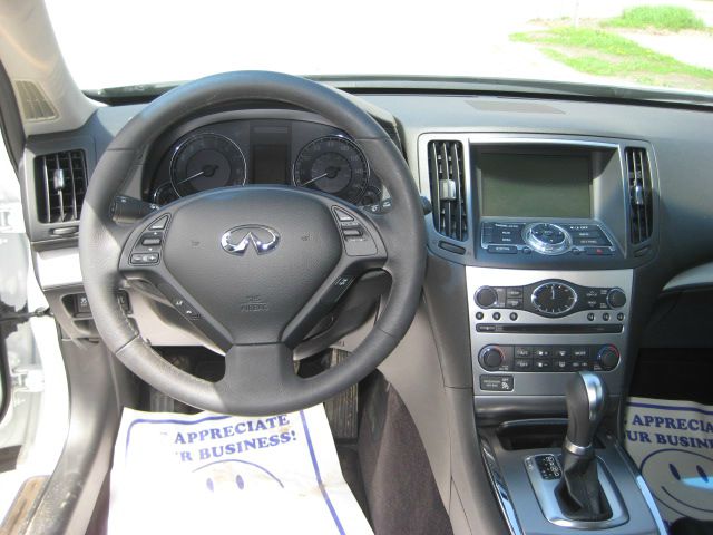 Infiniti G37x 2012 photo 1