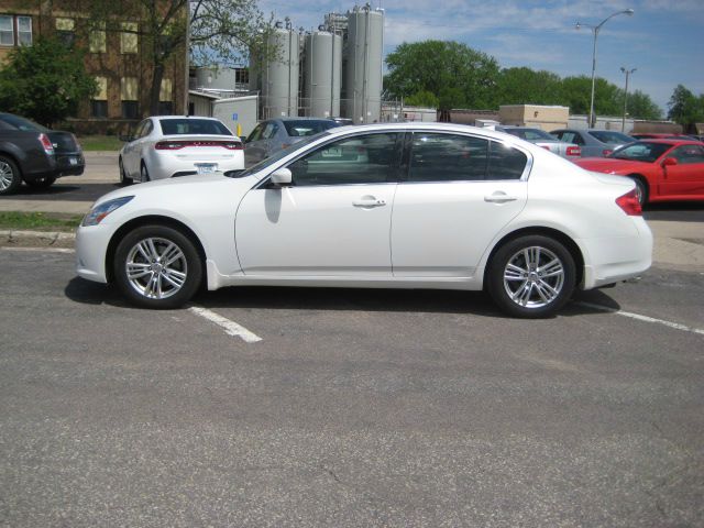 Infiniti G37x 2012 photo 2