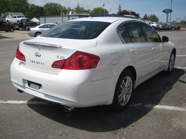 Infiniti G37x 2012 photo 3