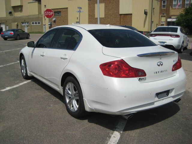 Infiniti G37x 2012 photo 4