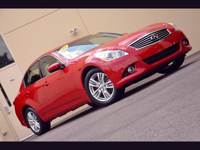 Infiniti G37x 2012 photo 2