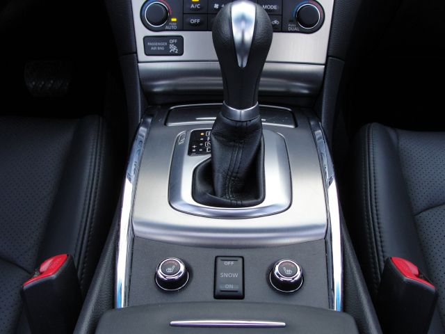 Infiniti G37x 2012 photo 12