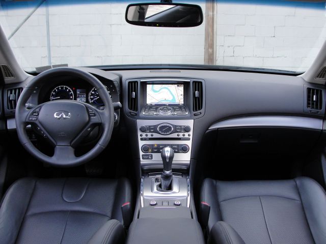 Infiniti G37x 2012 photo 13