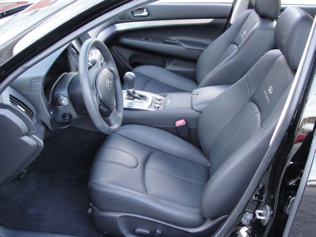 Infiniti G37x 2012 photo 28