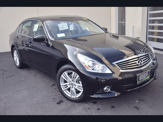 Infiniti G37x 2013 photo 2