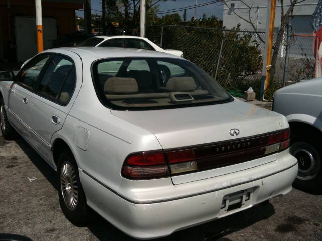 Infiniti I30 1996 photo 2