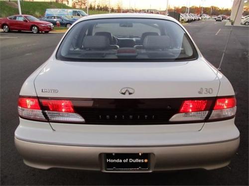 Infiniti I30 1999 photo 3