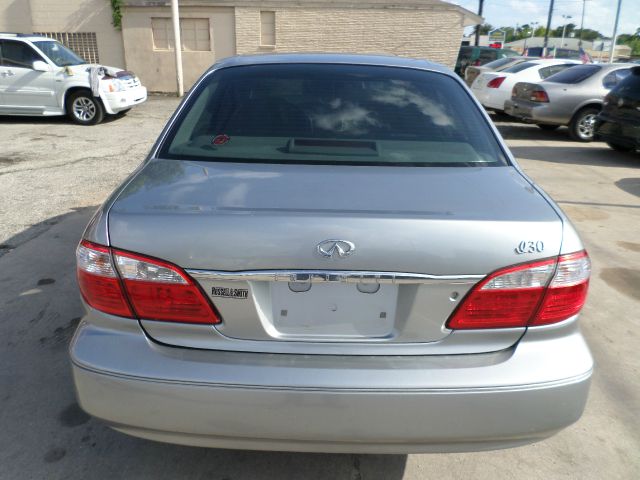 Infiniti I30 2000 photo 2