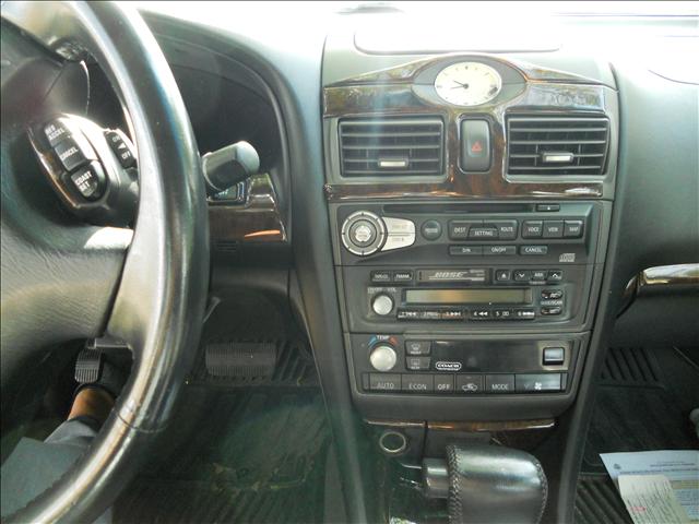 Infiniti I30 2000 photo 2