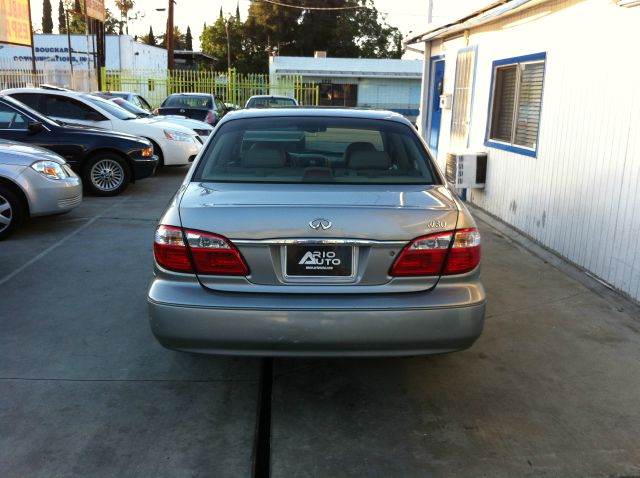 Infiniti I30 2001 photo 2