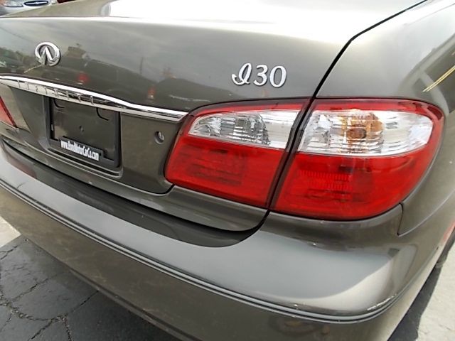 Infiniti I30 2001 photo 2