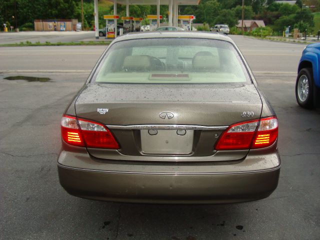 Infiniti I30 2001 photo 4