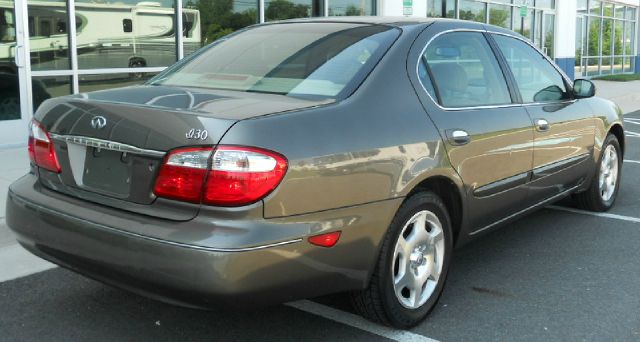 Infiniti I30 2001 photo 2