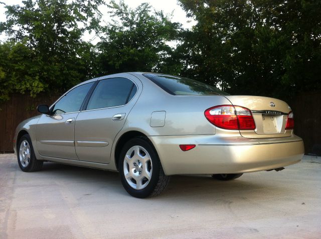 Infiniti I30 2001 photo 2