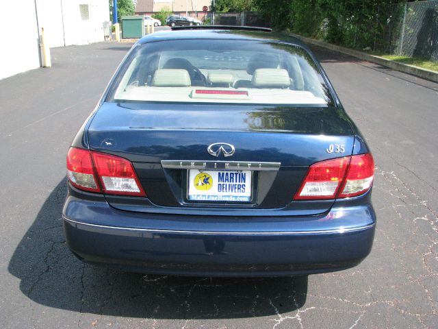 Infiniti I35 2004 photo 2