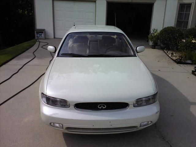 Infiniti J30 1997 photo 1