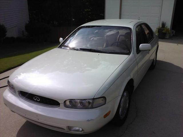 Infiniti J30 1997 photo 2