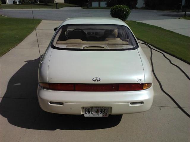 Infiniti J30 1997 photo 4