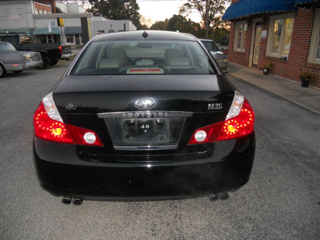 Infiniti M35 2006 photo 2