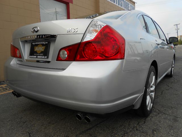 Infiniti M35 2006 photo 3