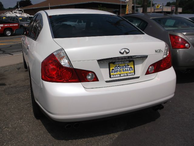 Infiniti M35 2006 photo 2