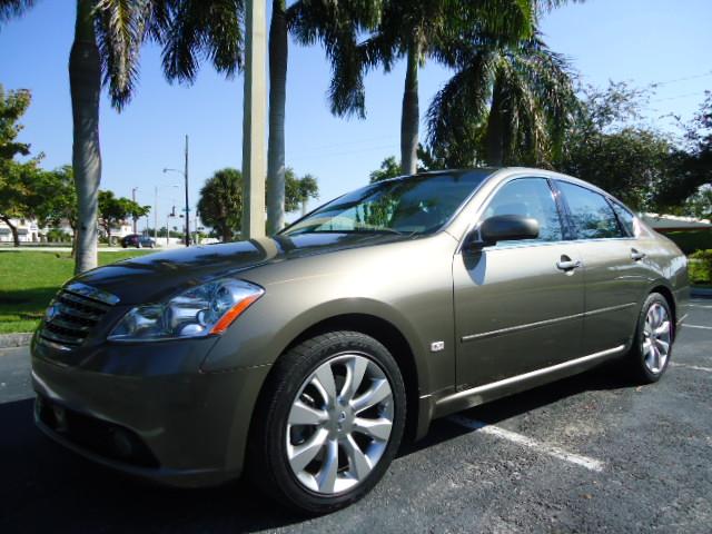 Infiniti M35 W/leather Sedan