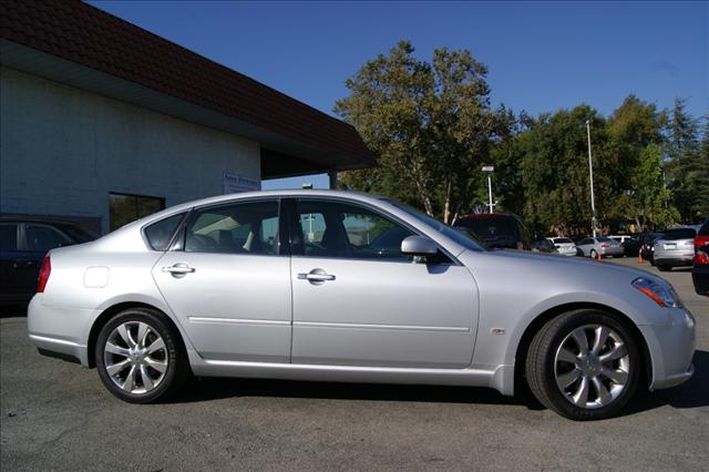 Infiniti M35 W/leather Sedan