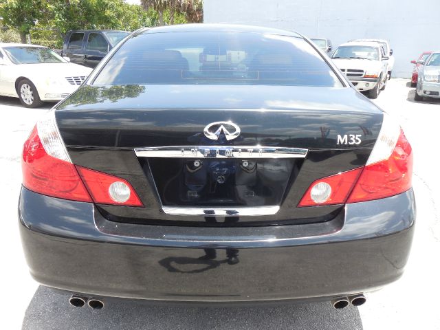 Infiniti M35 2007 photo 2