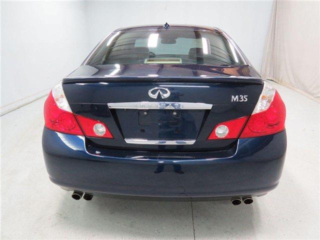 Infiniti M35 Series 4. Sedan