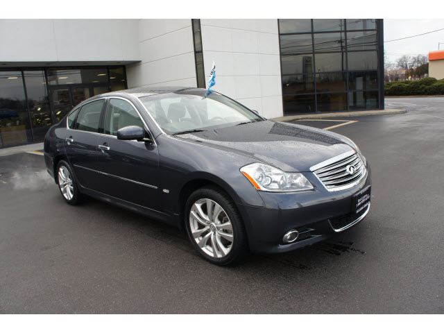 Infiniti M35x 2010 photo 2