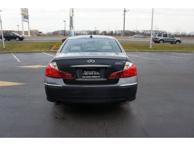 Infiniti M35x 2010 photo 4