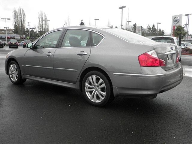 Infiniti M35x 2010 photo 1