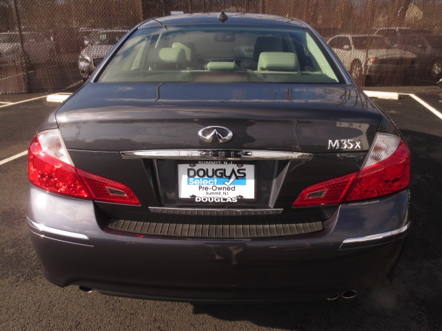 Infiniti M35x 2010 photo 1