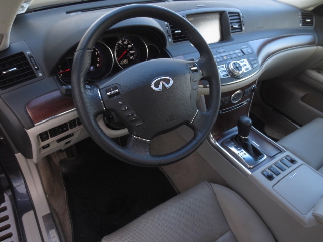 Infiniti M35x 2010 photo 2