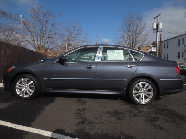 Infiniti M35x 2010 photo 4