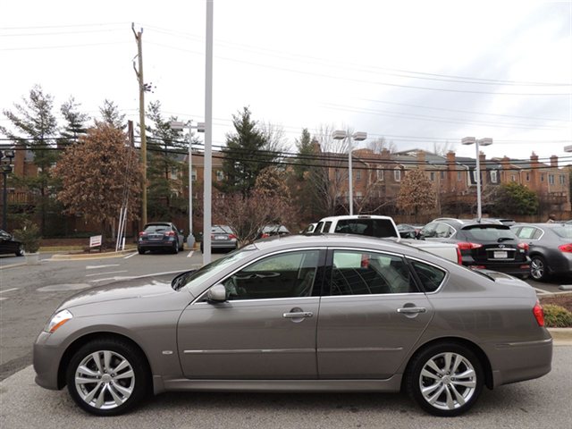 Infiniti M35x 2010 photo 2