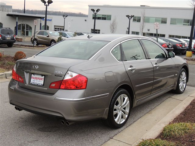 Infiniti M35x 2010 photo 4