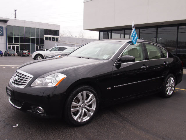 Infiniti M35x 2010 photo 2