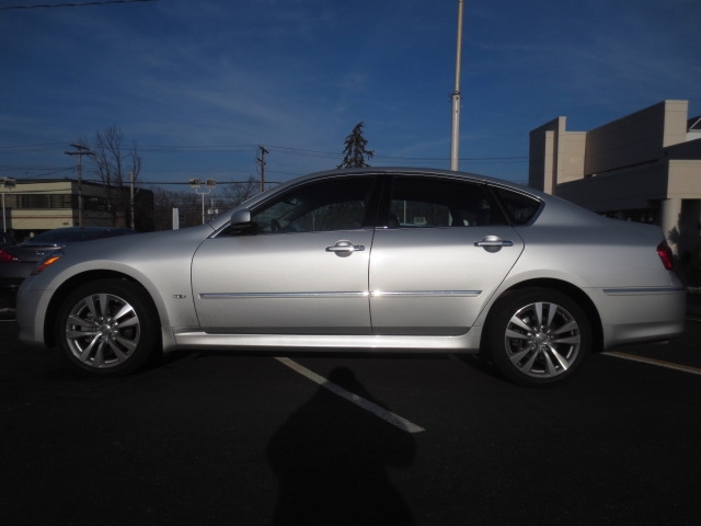 Infiniti M35x 2010 photo 3